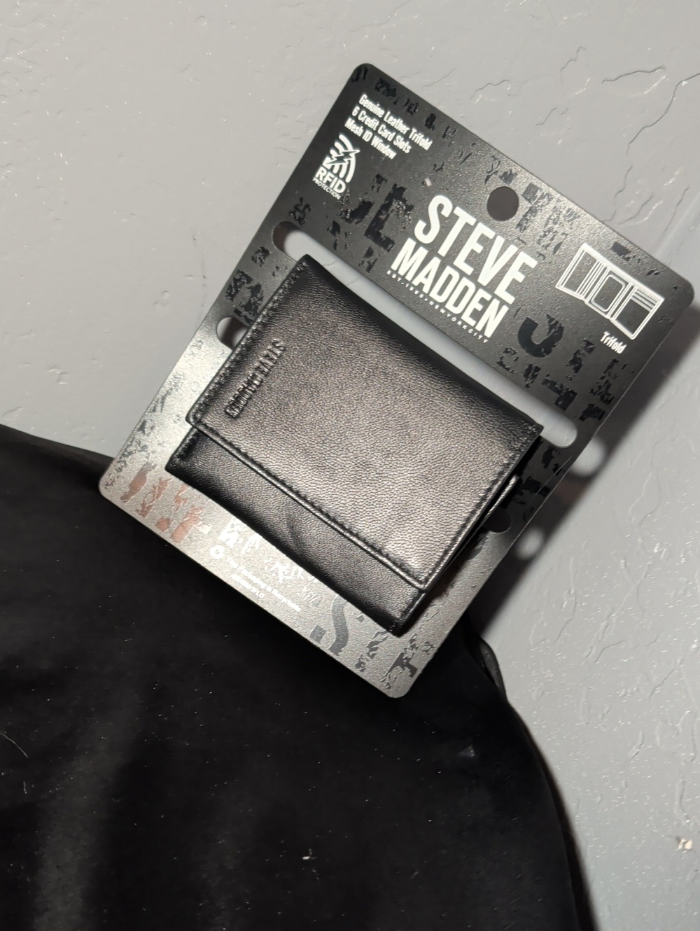 Steve Madden Black Trifold Card & Key Holder Wallet